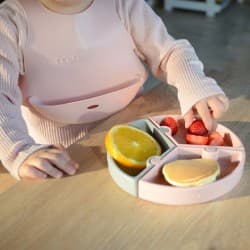 MINIKOIOI FLEXI BIB BAVOIR EN SILICONE 6M+