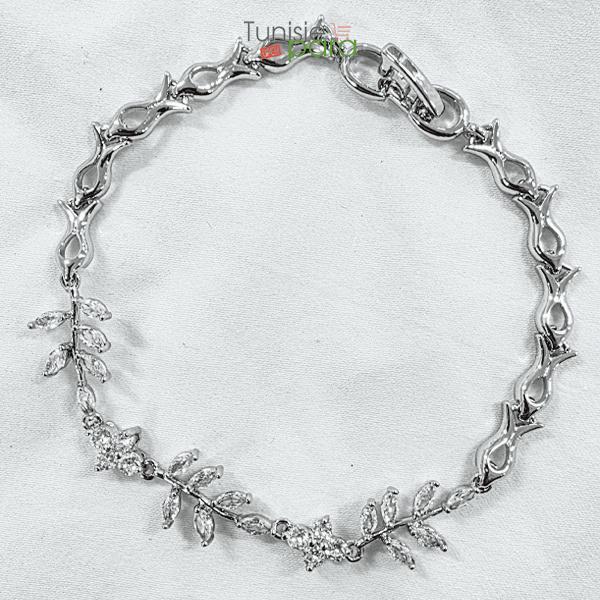 Bracelet Argenté Élégant pour Femme – Rivière de Cristaux et Maillons Géométriques